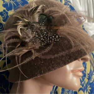 Flapper styled feathered wool hat